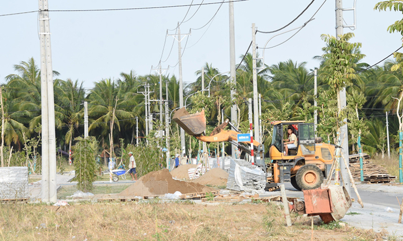 Thi công hạ tầng Khu tái định cư Khu công nghiệp Phú Thuận.