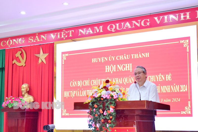 Trưởng ban Tuyên giáo Tỉnh ủy Cao Văn Dũng triển khai chuyên đề.