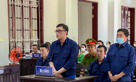 Vĩnh Long: Nâng khống giá trị tài sản thế chấp, gây thiệt hại hơn 111 tỷ đồng Các bị cáo tại tòa.