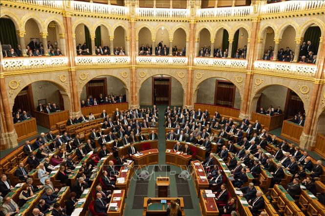 Ngày 26-2-2024, với 188 phiếu thuận và 6 phiếu chống, Quốc hội Hungary (ảnh) đã phê chuẩn nỗ lực gia nhập Tổ chức Hiệp ước Bắc Đại Tây Dương (NATO) của Thụy Điển, chấm dứt hơn 18 tháng trì hoãn động thái này. Hungary là quốc gia cuối cùng trong số 31 thành viên của liên minh quân sự đưa ra sự ủng hộ đối với Thụy Điển. Ảnh: THX/TTXVN