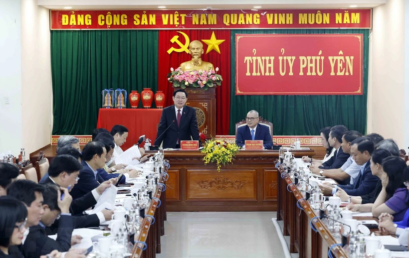 Phát triển Phú Yên thành một vùng đất “bình yên” và “phú quý” Chủ tịch Quốc hội Vương Đình Huệ phát biểu chỉ đạo buổi làm việc. (Ảnh: Nhan Sáng/TTXVN)