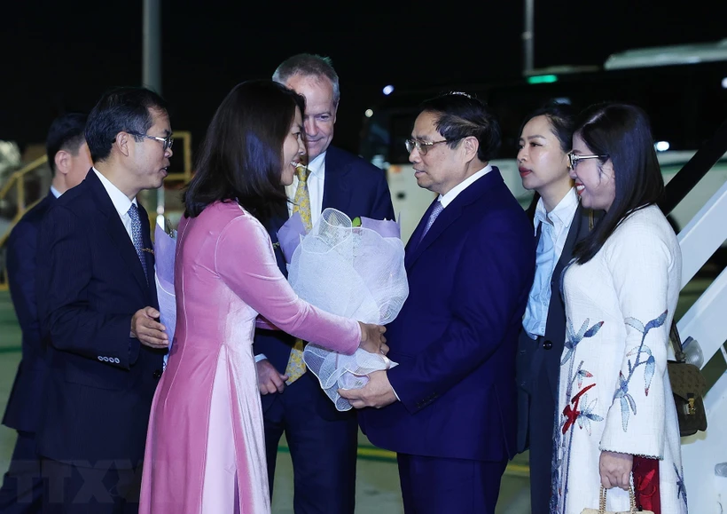 Thủ tướng tới Melbourne, bắt đầu dự Hội nghị Cấp cao ASEAN - Australia Lễ đón Thủ tướng Phạm Minh Chính và Phu nhân tại Sân bay Melbourne (Australia). Ảnh: Dương Giang/TTXVN