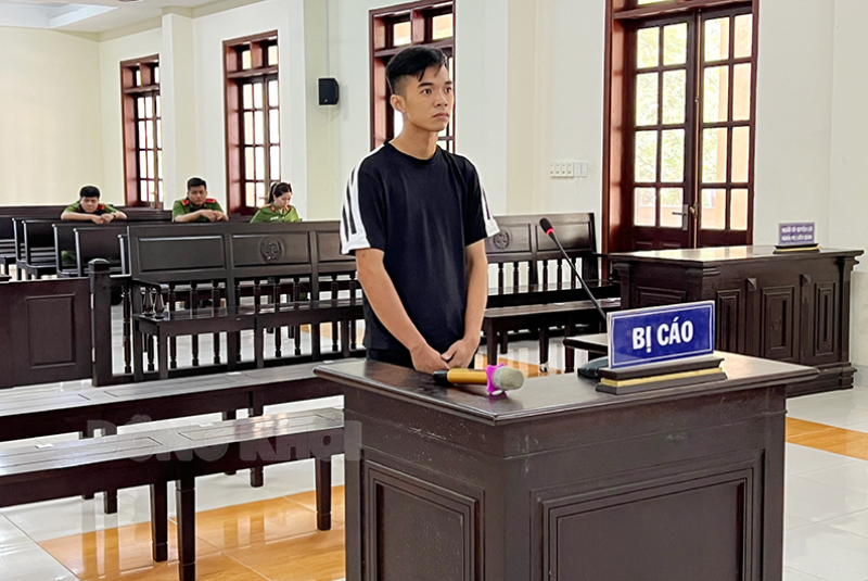 Xét xử bị cáo vi phạm quy định về tham gia giao thông đường bộ Bị cáo Đoàn Minh Vũ. Ảnh: Thanh Trúc