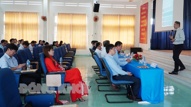 Đại diện Phân hiệu Đại học quốc giaTP. Hồ Chí Minh tại Bến Tre thông tin công tác tuyển sinh năm 2024