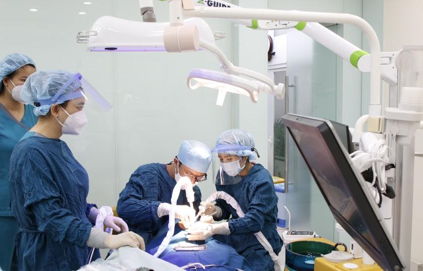 Cảnh báo những biến chứng khi cấy ghép Implant