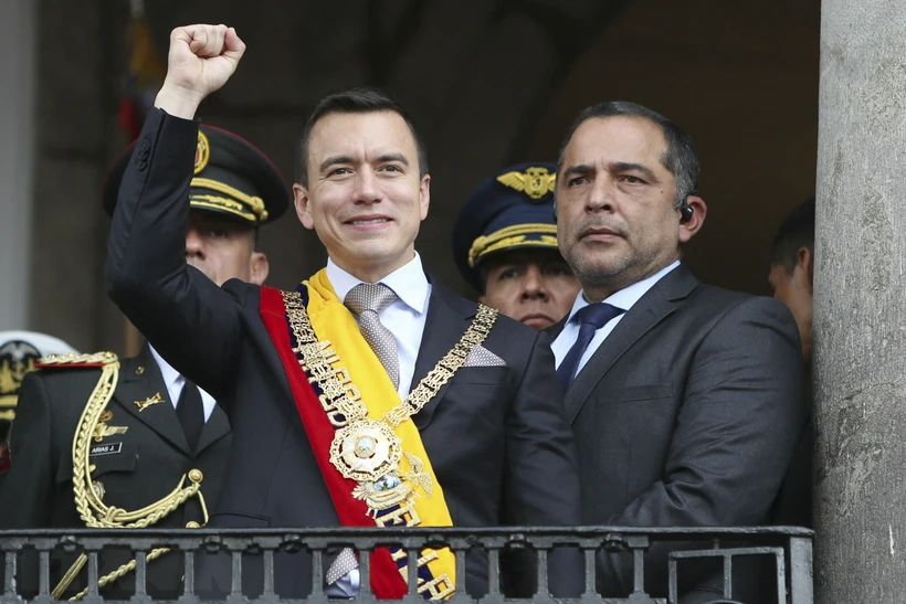 Tổng thống trẻ nhất Ecuador ghi dấu ấn trong 100 ngày đầu cầm quyền Ông Daniel Noboa tuyên thệ nhậm chức Tổng thống Ecuador tại Quito, ngày 23-11-2023. (Ảnh: AFP/TTXVN)