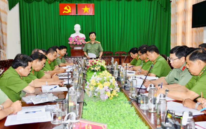 Tin hoạt động các huyện, thành phố ngày 8-3-2024 Trong ngày 8-3-2024, các huyện, thành phố tập trung làm việc với cán bộ chủ chốt công an các địa phương, triển khai kế hoạch thực hiện chương trình mục tiêu quốc gia giảm nghèo bền vững, họp mặt nhân kỷ niệm 114 năm Ngày Quốc tế phụ nữ.