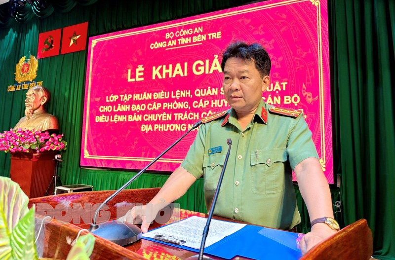 Tin hoạt động các huyện, thành phố ngày 11-3-2024 Đại tá Phạm Văn Ngót, Phó giám đốc Công an tỉnh - Trưởng ban Tổ chức lớp tập huấn phát biểu chỉ đạo lớp tập huấn. Ảnh: Minh Tân.