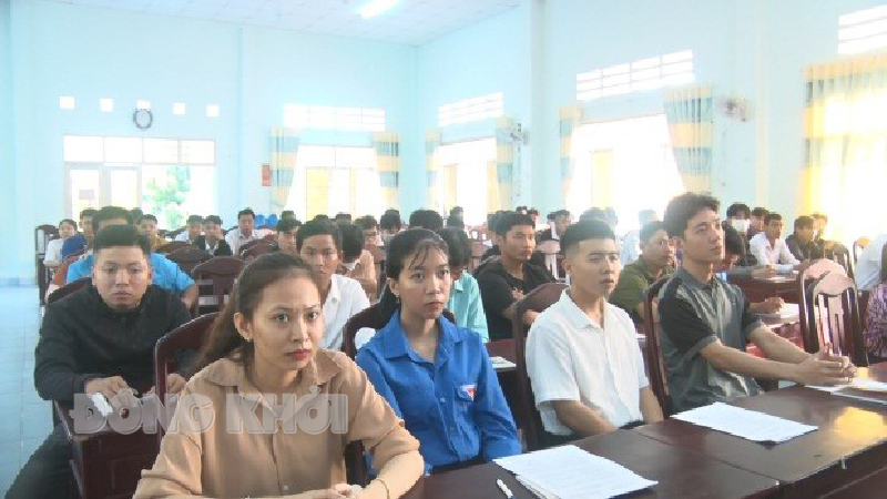 Tin hoạt động các huyện, thành phố ngày 11-3-2024 Các học viên tham gia lớp bồi dưỡng nhận thức về Đảng. Ảnh: Nguyễn Hiệp.