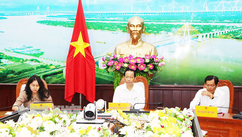 Phó chủ tịch Thường trực UBND tỉnh Nguyễn Trúc Sơn chủ trì hội nghị tại điểm cầu tỉnh.