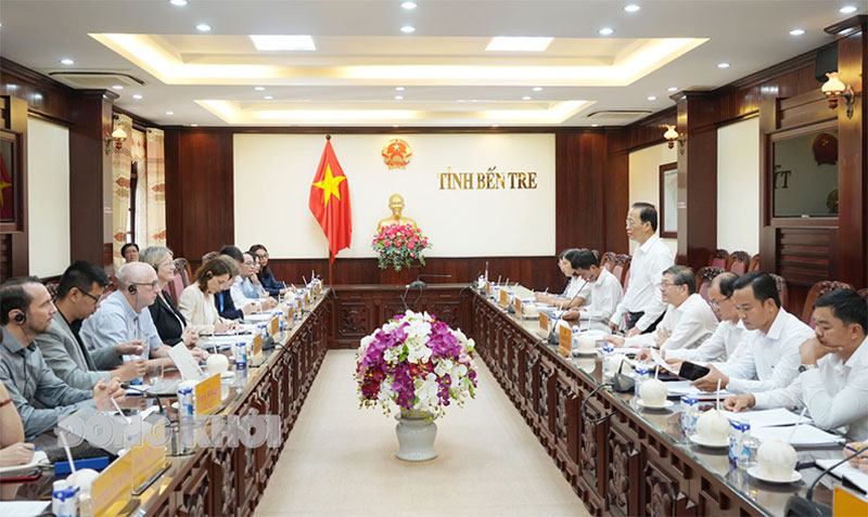 Phó chủ tịch Thường trực UBND tỉnh Nguyễn Trúc Sơn tiếp và làm việc với đoàn công tác Dự án MCRP-GIZ Phó chủ tịch Thường trực UBND tỉnh Nguyễn Trúc Sơn trao đổi thông tin tại buổi tiếp.