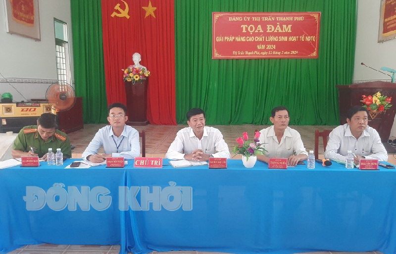 Tin hoạt động các huyện, thành phố ngày 13-3-2024 Chủ trì tọa đàm. Ảnh: Văn Minh.