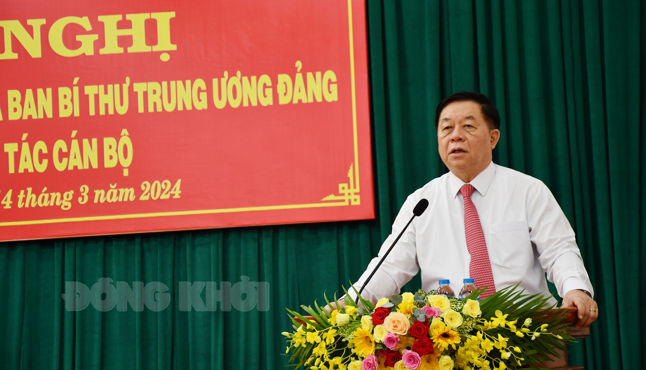 Đồng chí Trần Thanh Lâm giữ chức vụ Phó bí thư Tỉnh ủy Bến Tre Bí thư Trung ương Đảng - Trưởng Ban Tuyên giáo Trung ương Nguyễn Trọng Nghĩa phát biểu hội nghị công bố quyết định.