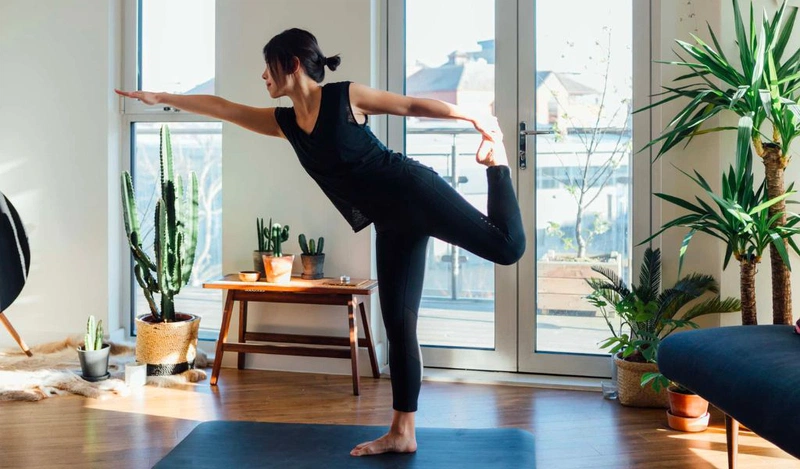 Khám phá sức mạnh từ các tư thế thăng bằng chân trong yoga