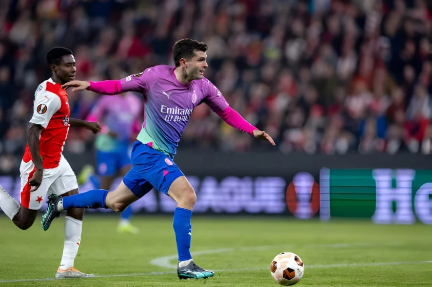 AC Milan dễ dàng đánh bại Slavia Prague (Ảnh: GETTY).