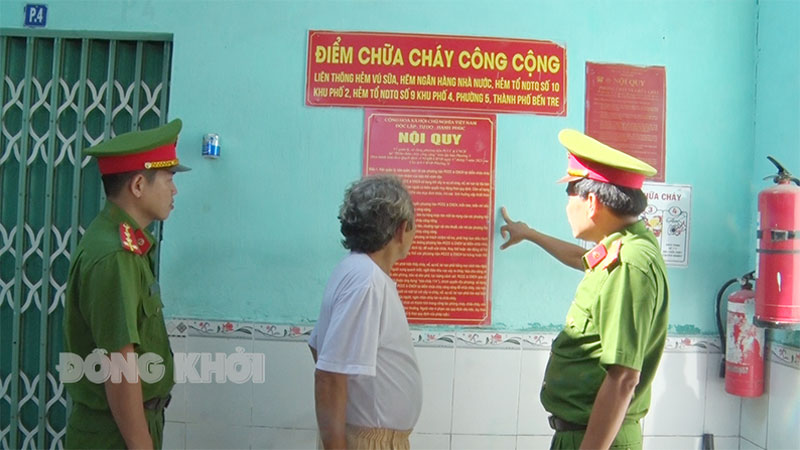Công an Phường 5, TP. Bến Tre kiểm tra một điểm chữa cháy công cộng.