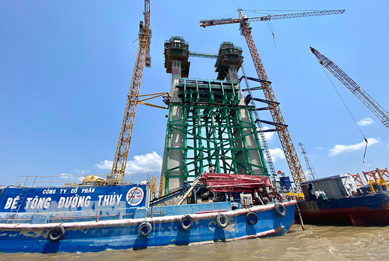 Thi công trụ tháp cầu dây văng rạch Miễu 2.