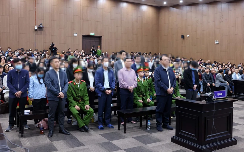 Hơn 1.000 bị hại tới dự phiên xét xử sơ thẩm vụ án Tân Hoàng Minh Các bị cáo tại phiên tòa. Ảnh: Phạm Kiên/TTXVN