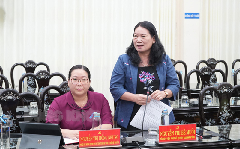 Phó chủ tịch UBND tỉnh Nguyễn Thị Bé Mười đánh giá cao những kết quả hoạt động của Ban Thường vụ Tỉnh đoàn trong năm 2023. 