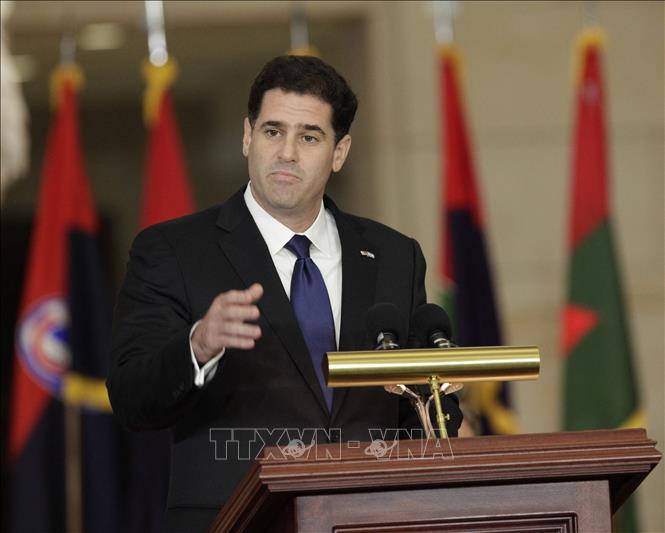 Israel xác nhận cử phái đoàn đến Mỹ Ông Ron Dermer, lúc là Đại sứ Israel tại Mỹ, phát biểu tại một lễ tưởng niệm ở Washington DC. Ảnh (tư liệu): AFP/TTXVN