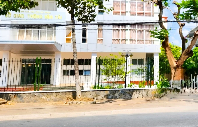 Sóc Trăng: Khởi tố vụ án nhận hối lộ liên quan việc cấp phù hiệu xe Sở Giao thông vận tải tỉnh Sóc Trăng.