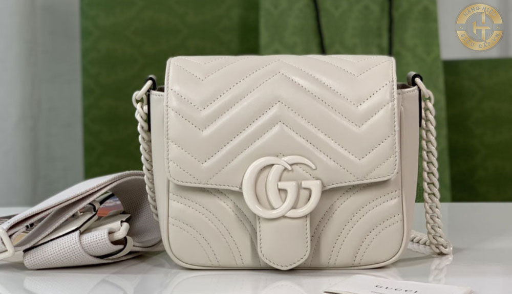 khi bạn đeo những mẫu túi Gucci sẽ luôn được mọi người xung quanh ngưỡng mộ.