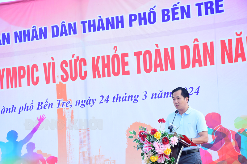 TP. Bến Tre tổ chức Ngày Chạy Olympic vì sức khỏe toàn dân năm 2024 Phát biểu của Chủ tịch UBND TP. Bến Tre Huỳnh Vĩnh Khánh.