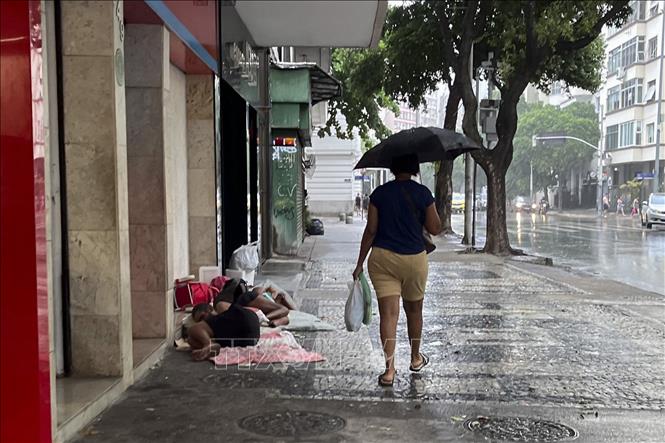 Mưa lớn tại Rio de Janeiro, Brazil ngày 22-3-2024. Ảnh: AFP/TTXVN