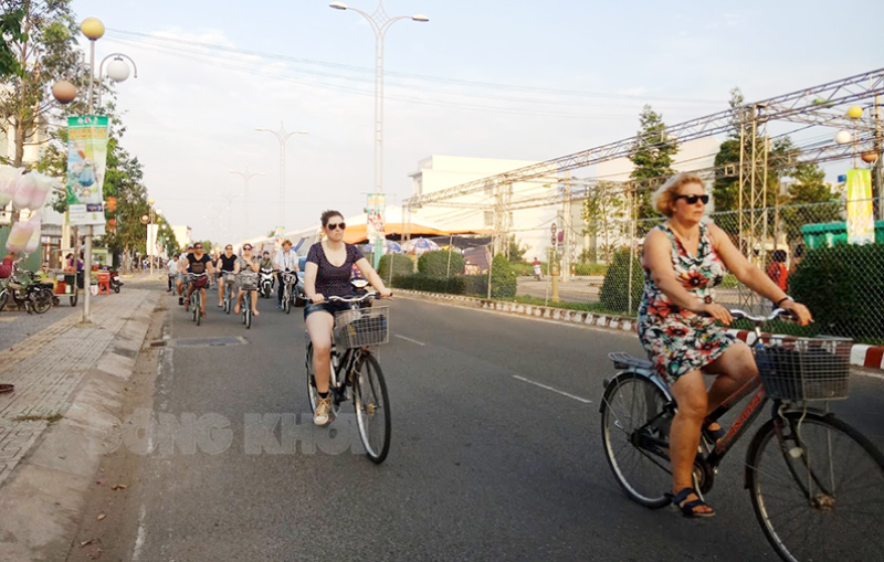 Đầu tư phát triển du lịch thành ngành kinh tế mũi nhọn Trong 3 năm (2021 - 2023) tỉnh đón 489.531 lượt khách quốc tế đến tham quan du lịch.