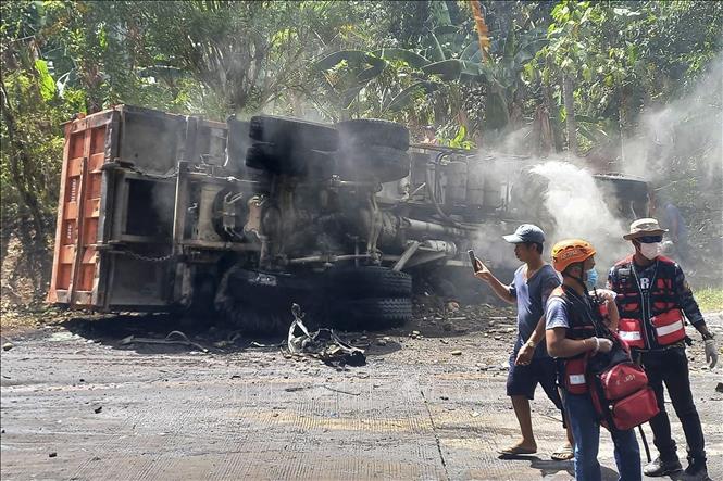 Hiện trường vụ tai nạn giao thông ở Antipas, North Cotabato, Philippines, ngày 25-3-2024. Ảnh: AFP/TTXVN