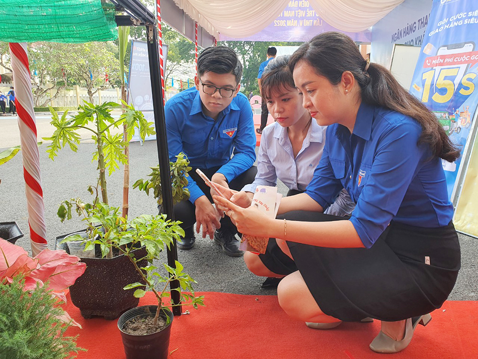 Thanh niên thời đại số