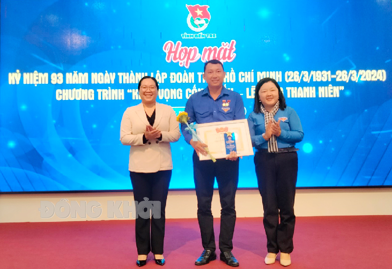 Trao giải thưởng Lý Tự Trọng của Trung ương Đoàn.