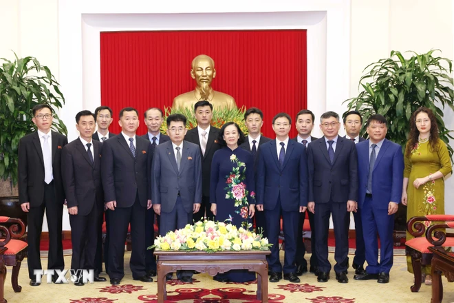 Thường trực Ban Bí thư Trương Thị Mai với Đoàn đại biểu Đảng Lao động Triều Tiên. (Ảnh: Phương Hoa/TTXVN)