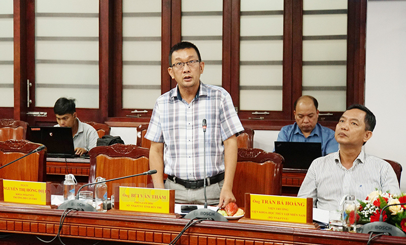 Phó giám đốc Sở Nông nghiệp và Phát triển nông Bến Tre Bùi Văn Thắm chia sẻ tại hội thảo. Ảnh: CTV