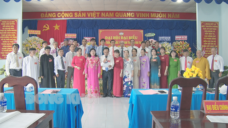 Đại hội đại biểu MTTQ Việt Nam xã Phú Đức nhiệm kỳ 2024 - 2029 Ủy ban MTTQ nhiệm kỳ mới ra mắt và hạ quyết tâm trước đại hội. Ảnh: Trần Xiện.