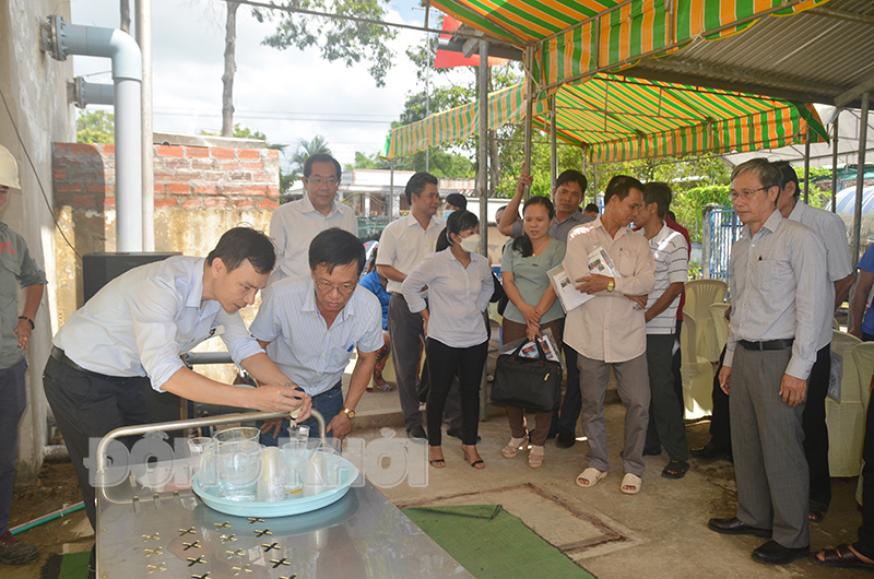 Nhà máy nước Phú Khánh (xã Phú Khánh, huyện Thạnh Phú) vận hành hệ thống RO để cung cấp nước ngọt cho người dân.