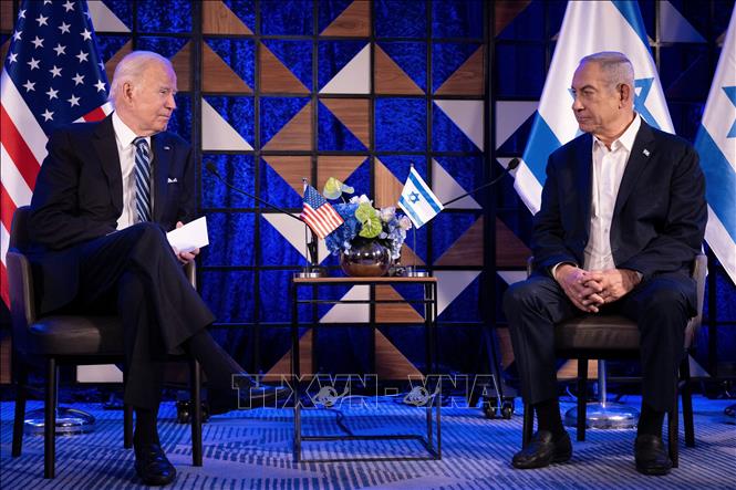 Mỹ cân nhắc bán F-15, bom JDAM, tên lửa không đối không cho Israel Tổng thống Mỹ Joe Biden (trái) và Thủ tướng Israel Benjamin Netanyahu. Ảnh: AFP/TTXVN