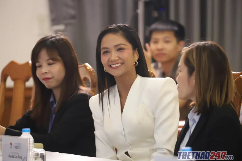 LĐBĐ Việt Nam chính thức công bố hợp đồng mới Hoa hậu H"hen Niê là đại sứ nhà tài trợ
