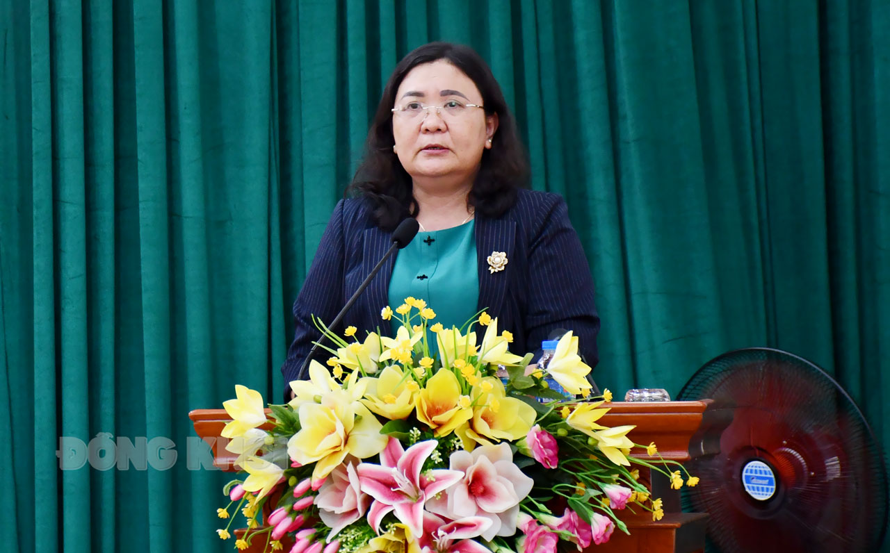 Quyền Bí thư Tỉnh ủy - Chủ tịch HĐND tỉnh Hồ Thị Hoàng Yến phát biểu bế mạc hội nghị.