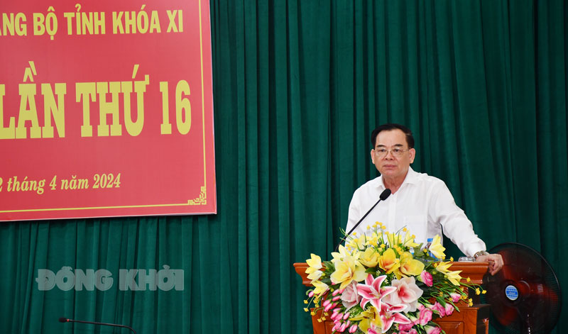 Chủ tịch UBND tỉnh Trần Ngọc Tam phát biểu.