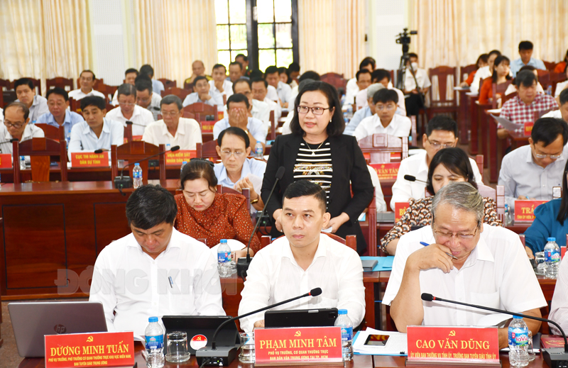 Thảo luận các giải phát phát triển kinh tế - xã hội trong quý II năm 2024 Phó trưởng Ban Tuyên giáo Tỉnh ủy Nguyễn Trúc Hạnh phát biểu thảo luận.