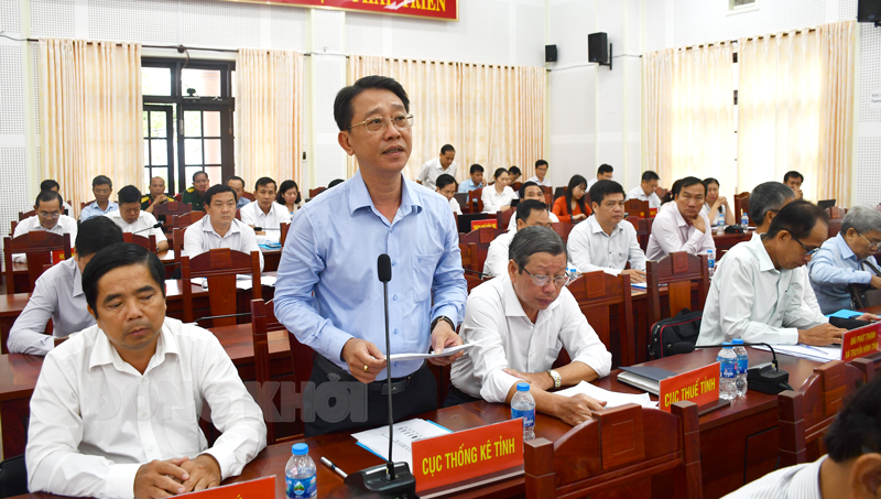 Thảo luận các giải phát phát triển kinh tế - xã hội trong quý II năm 2024 Cục trưởng Cục Thống kê tỉnh Võ Thanh Sang phát biểu thảo luận. Ảnh: Hữu Hiệp