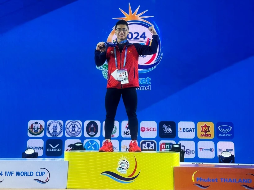Đô cử Trịnh Văn Vinh xuất sắc mang về tấm vé thứ 6 dự Olympic Paris 2024 Lực sĩ Trịnh Văn Vinh xuất sắc giành tấm vé tham dự Olympic Paris 2024. Ảnh: Đội tuyển cử tạ Việt Nam