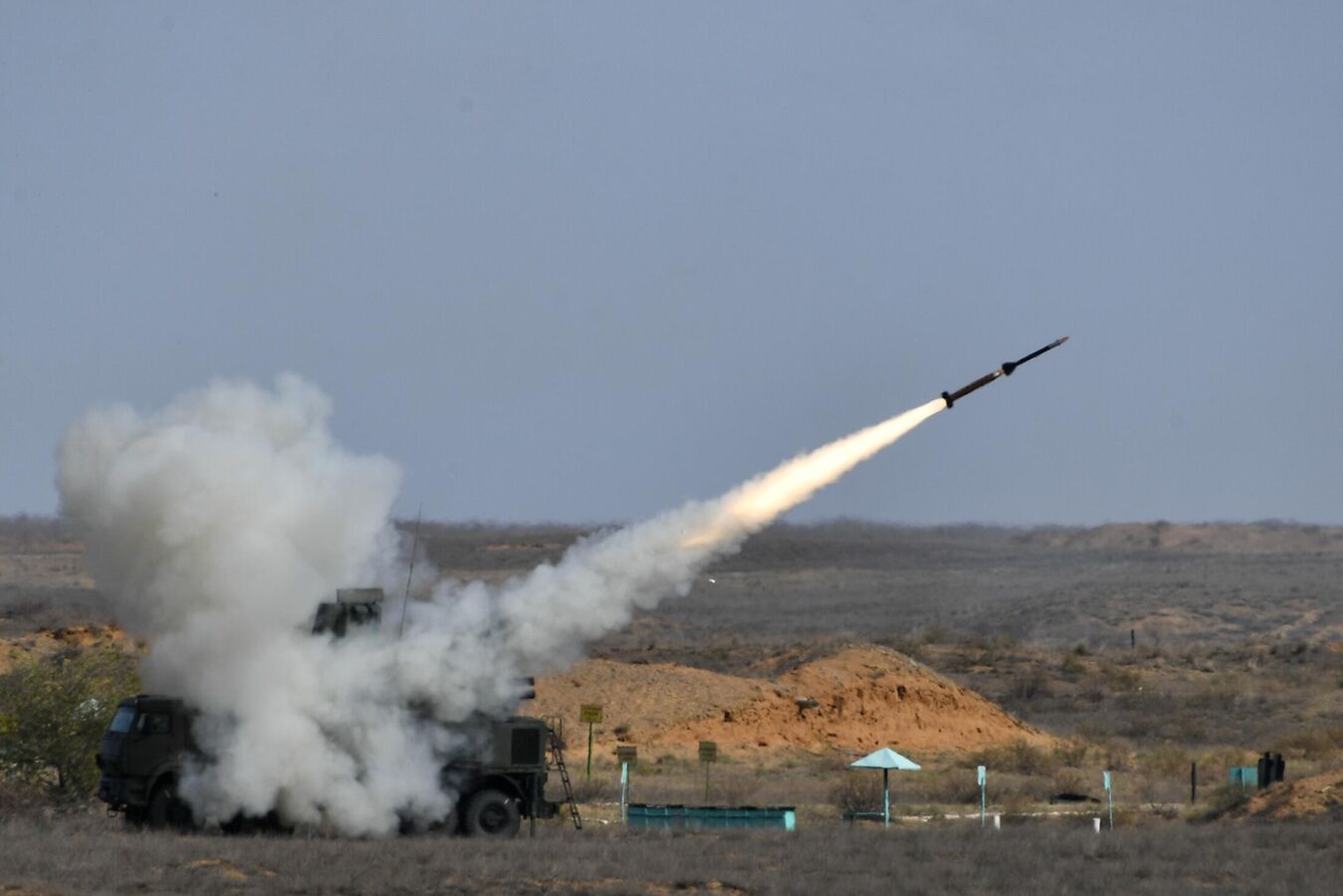 Nga lần đầu sử dụng hệ thống phòng không Pantsir-M trong xung đột ở Ukraine Hệ thống tên lửa phòng không Pantsir-S trong cuộc tập trận ở vùng Astrakhan, Nga. Ảnh: Sputnik