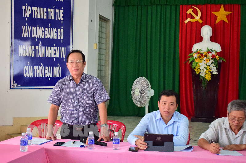 Sơ kết mô hình hỗ trợ công tác an sinh xã hội toàn diện tại xã Tân Lợi Thạnh Đại biểu huyện phát biểu tại cuộc họp.