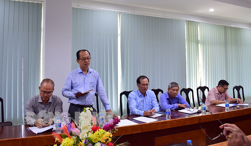 Đại biểu tham gia thảo luận tại cuộc họp.