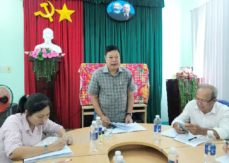 Tin hoạt động các huyện, thành phố ngày 12-4-2024 Chủ tịch UBND huyện Dương Minh Tùng phát biểu kết luận hội nghị. Ảnh: Trà Dũng.
