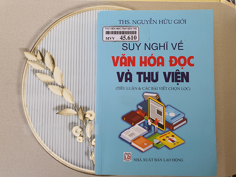 Bìa sách “Suy nghĩ về văn hóa đọc và thư viện”.