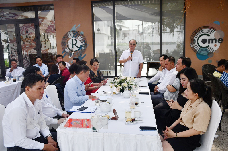 TP. Bến Tre họp mặt "Cà phê doanh nghiệp" lần thứ nhất năm 2024 Chia sẻ của Bí thư Thành ủy Nguyễn Văn Tuấn.