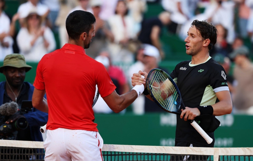 Novak Djokovic đã vấp phải quá nhiều khó khăn trước Casper Ruud (Ảnh: Getty)